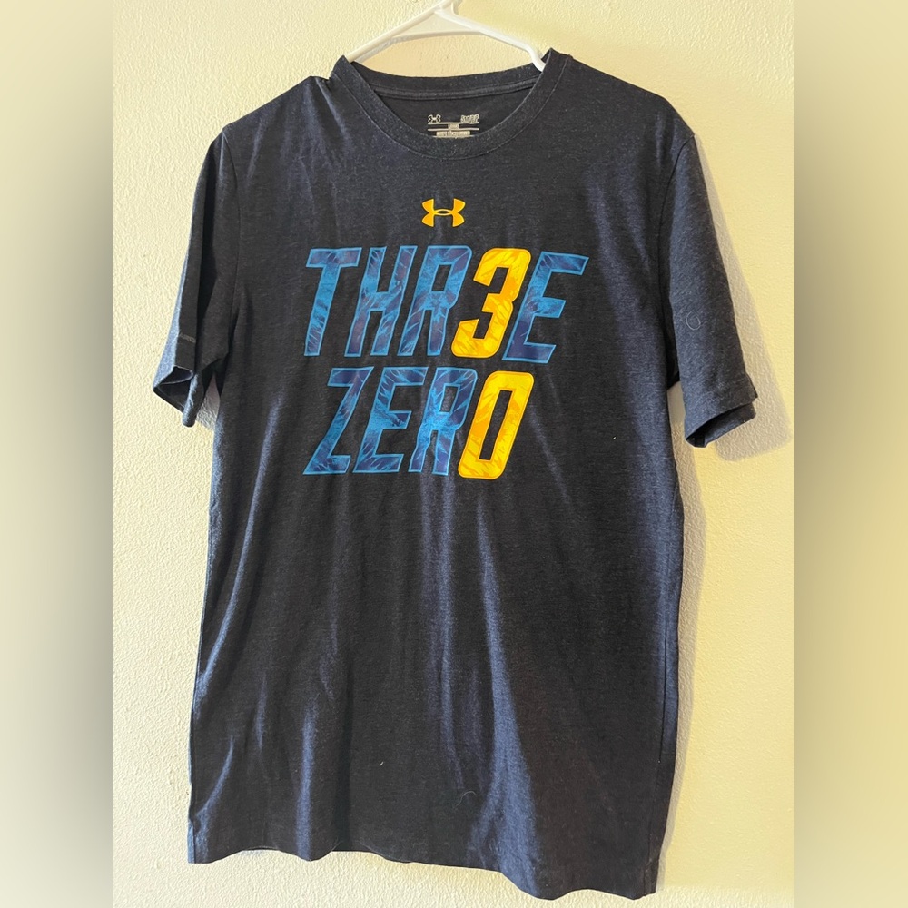 Under Armour Men's Small Dark Grayish Blue Tee with THR3E ZERO Graphic Logo